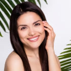 Gua-Sha et rouleau visage en pierre naturelle pour massage anti-âge et soins raffermissants du visage et cou